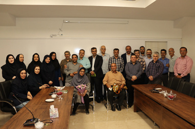 تقدیر از دو همکار بازنشسته کتابخانه مرکزی و مرکز اسناد دانشگاه.